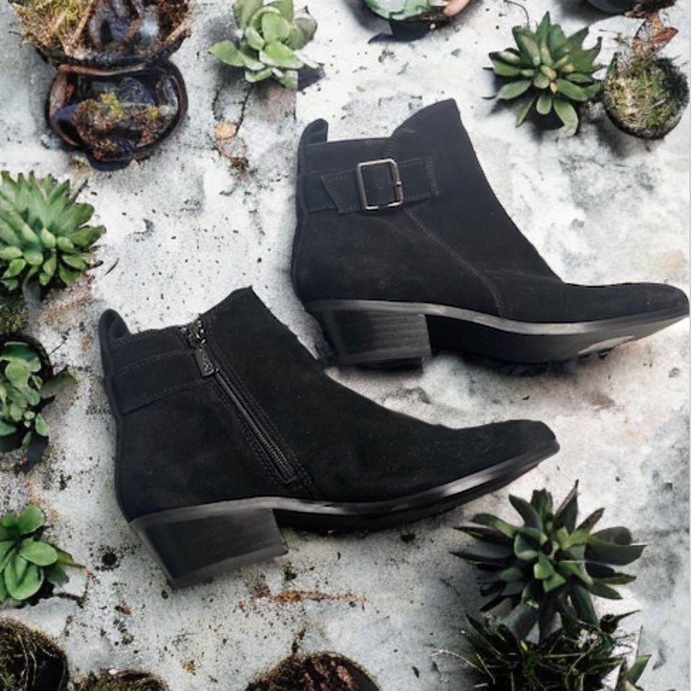 LIKE ✨NEW ✨ BLONDO WATERPROOF SUEDE ANKLE BOOTS WITH BUCKLE SIZE 7M